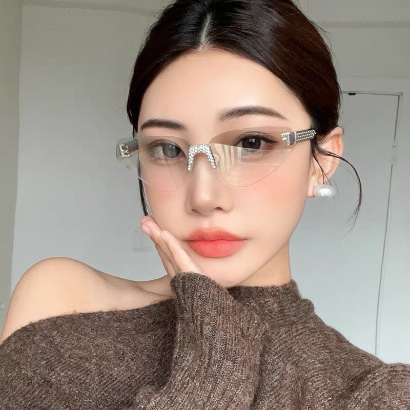 Luxury Lifestyle Products - 여성용 섹시 캣아이 무테 라인스톤 선글라스